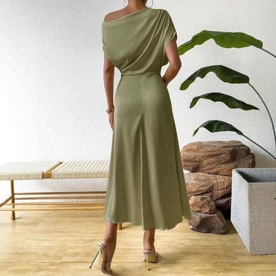Damen Elegantes und fließendes Abendkleid mit asymmetrischem Schnitt