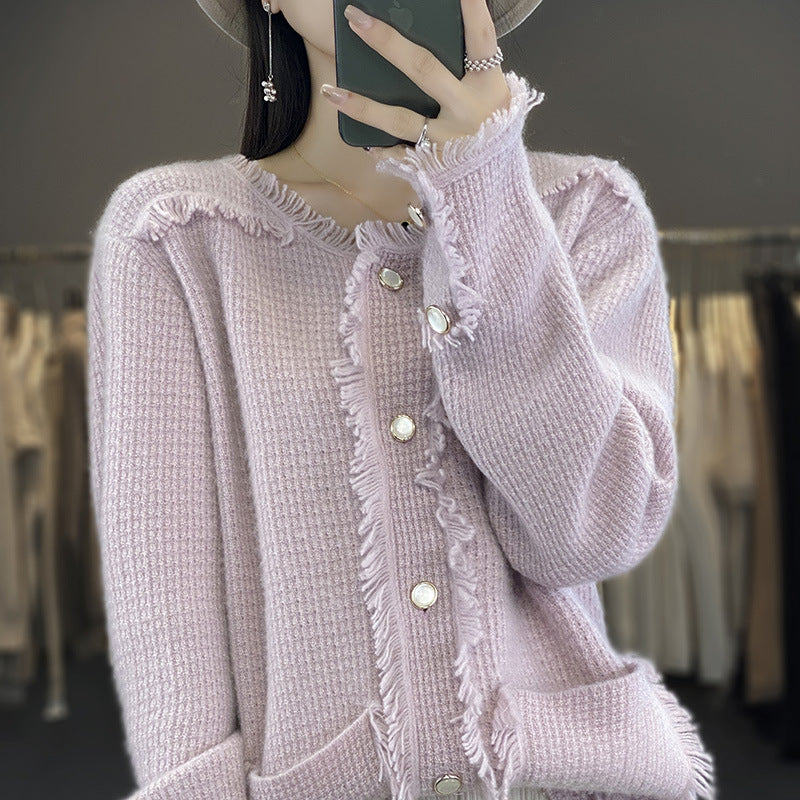Damen Strickcardigan mit Fransenblende, Perlmuttknopfleiste und aufgesetzten Taschen Shop Nory