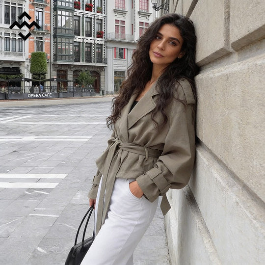 Damen nan gewickelte Cropped-Jacke mit oversized Raglanärmeln und breitem Bindegürtel Shop Nory