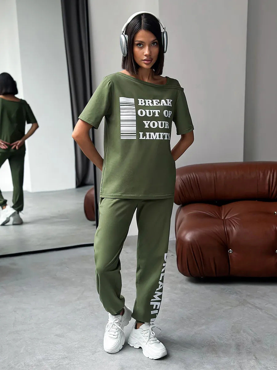 Damen lässiges Lounge-Set mit Cut-Out Schulter und Statement-Print Shop Nory