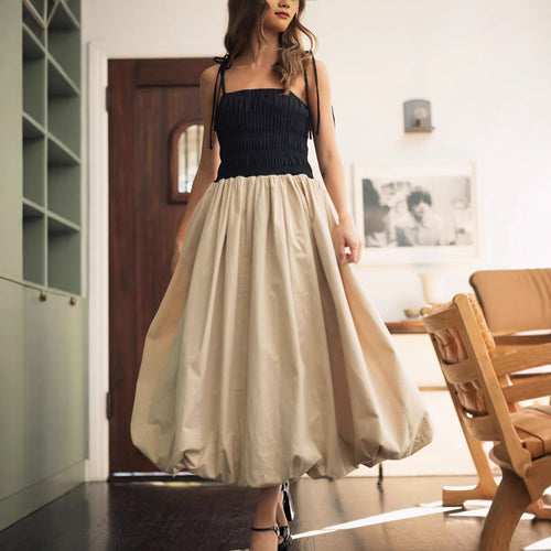 Damen Midikleid mit Smok‑Büste, Bindeträgern und ballonigem Volantrock Shop Nory