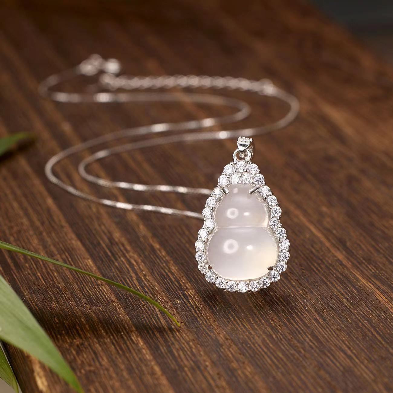 Damen luxuriöse und elegante Perlen-Halskette mit funkelndem Kristallbesatz Shop Nory