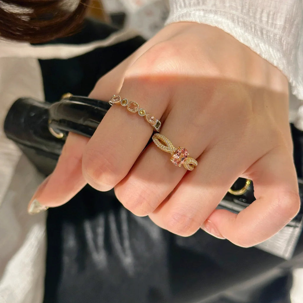 Damenring mit funkelnden Zirkonia-Details und romantischem Schleifenmotiv Shop Nory
