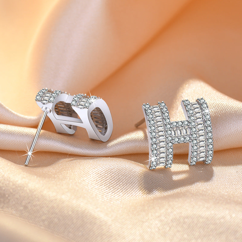 Damen Ohrringe im modernen geometrischen Design mit funkelnden Zirkonia Shop Nory