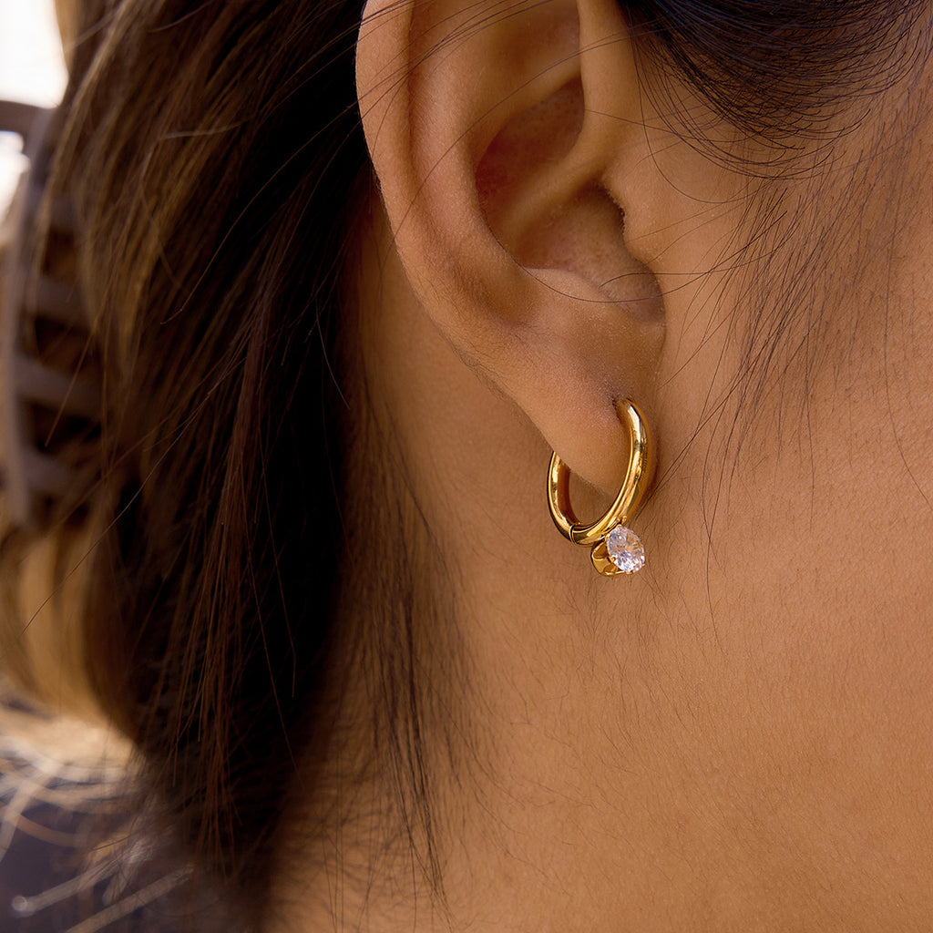 Damen Hoops Ohrstecker mit funkelndem Kristallanhänger Shop Nory