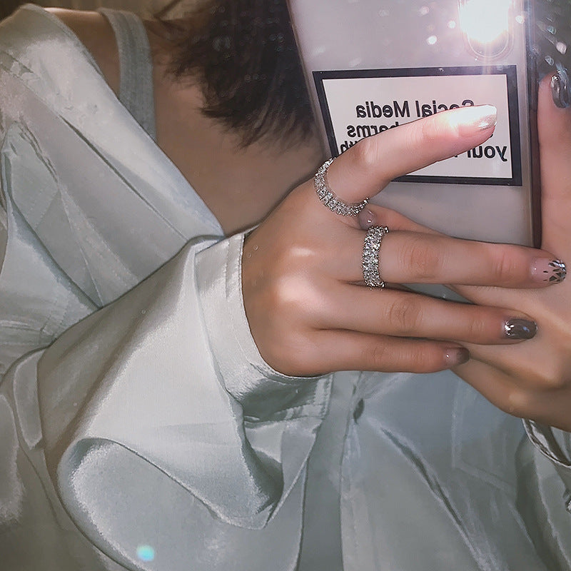 Damen Zarter und funkelnder Ring mit mehrreihigem Zirkonia-Design Shop Nory