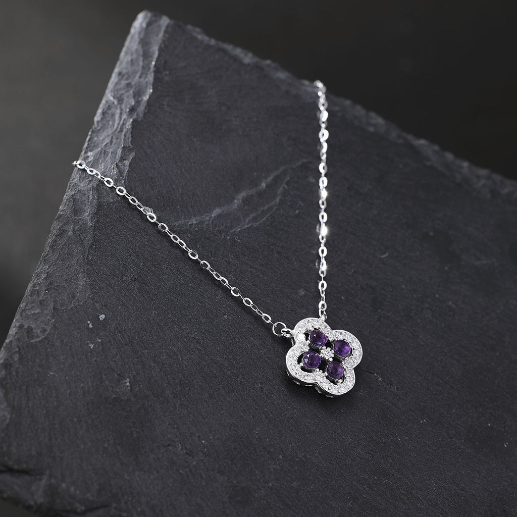 Damen Halskette mit floralem Amethyst-Anhänger und funkelnden Zirkonia-Elementen Shop Nory