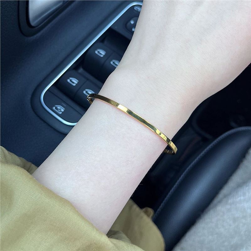 Damen elegantes Armband aus hochwertigem Metall mit minimalistischer Gestaltung Shop Nory