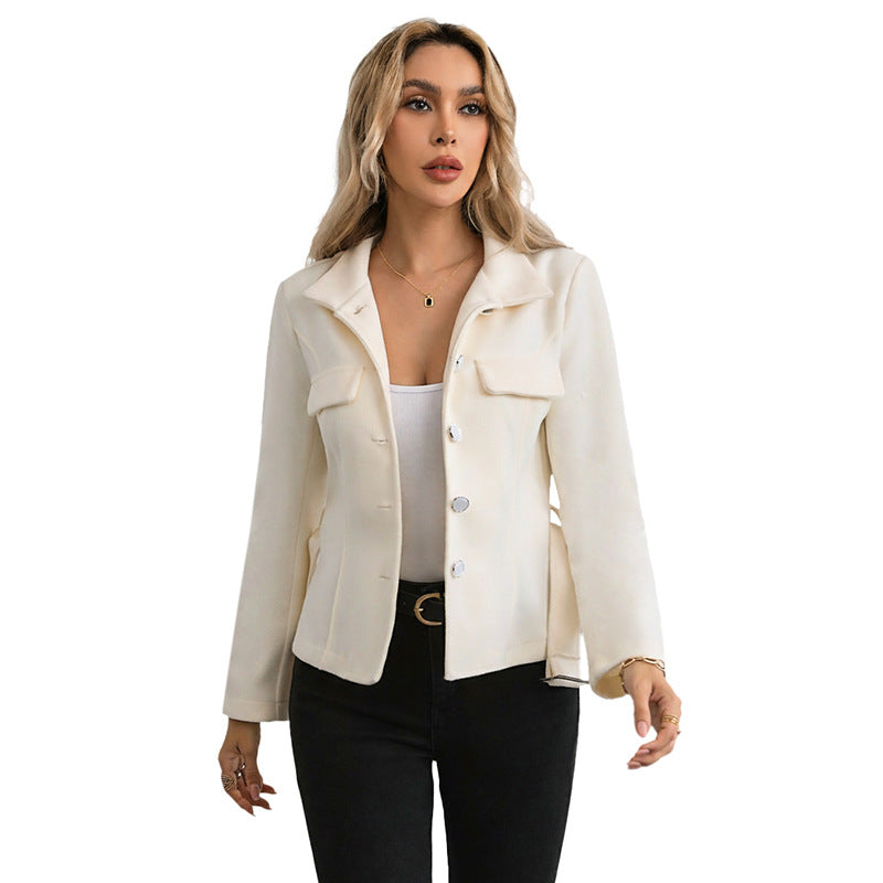 Damen Taillierter Jackenblazer mit Stehkragen, Zierpatten-Brusttaschen und Taillengürtel Shop Nory