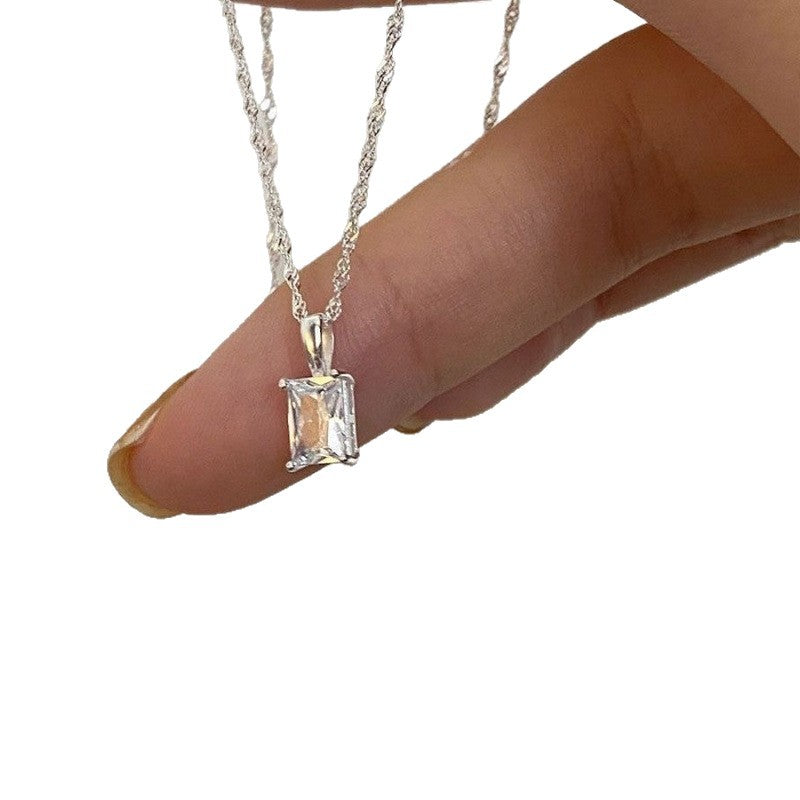Damen Halskette mit funkelndem rechteckigem Anhänger aus hochwertigem Edelstahl Shop Nory