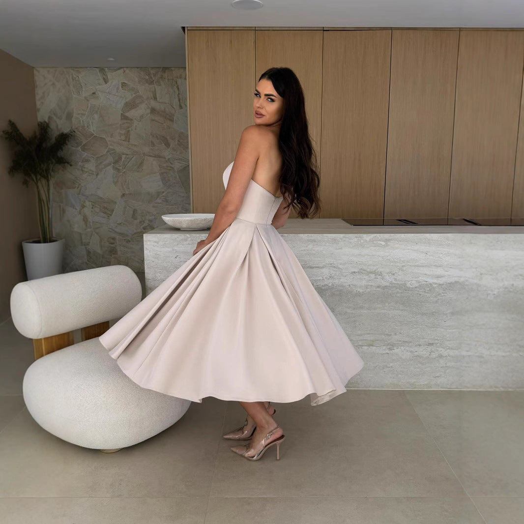 Damen A-linien Cocktailkleid mit trägerlosem Schnitt und schwingendem Rock