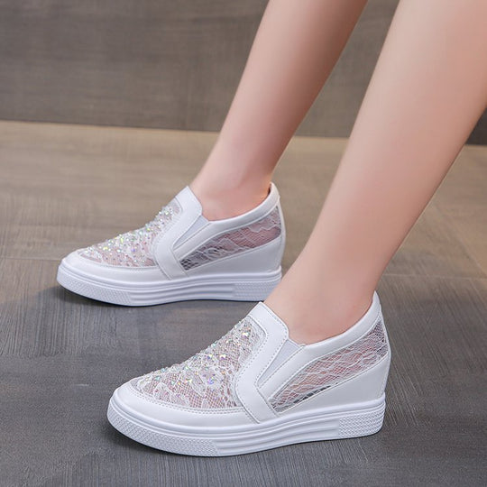 Damen Slip-On Keil-Sneaker mit funkelnden Ziersteinen und elastischen Seiteneinsätzen Shop Nory