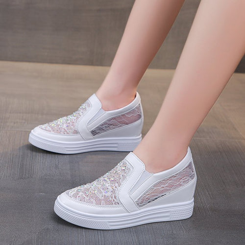 Damen Slip-On Keil-Sneaker mit funkelnden Ziersteinen und elastischen Seiteneinsätzen Shop Nory