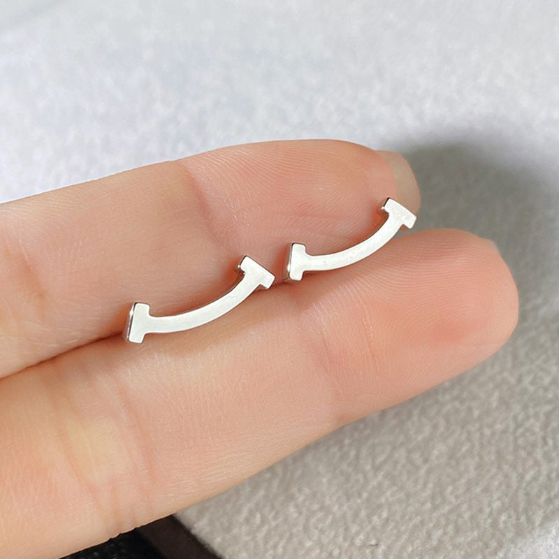 Damen Ohrringe mit modernem gebogenem Design aus hochwertigem Edelstahl Shop Nory