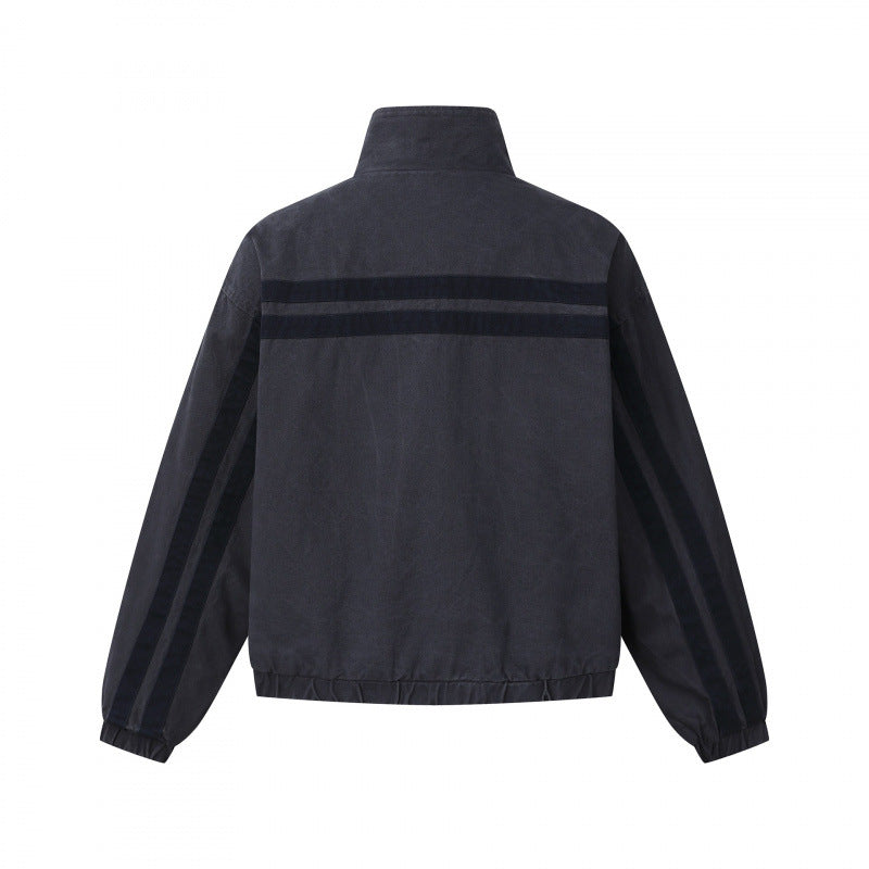 Unisex Kurz geschnittene kastige Blousonjacke mit Stehkragen, doppeltem Streifendetail und kariertem Innenfutter Shop Nory