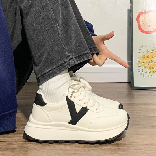 Damen Plateau-Sneaker mit kontrastierendem V-Design, dicker Profilsohle und gepolstertem Komfortkragen Shop Nory