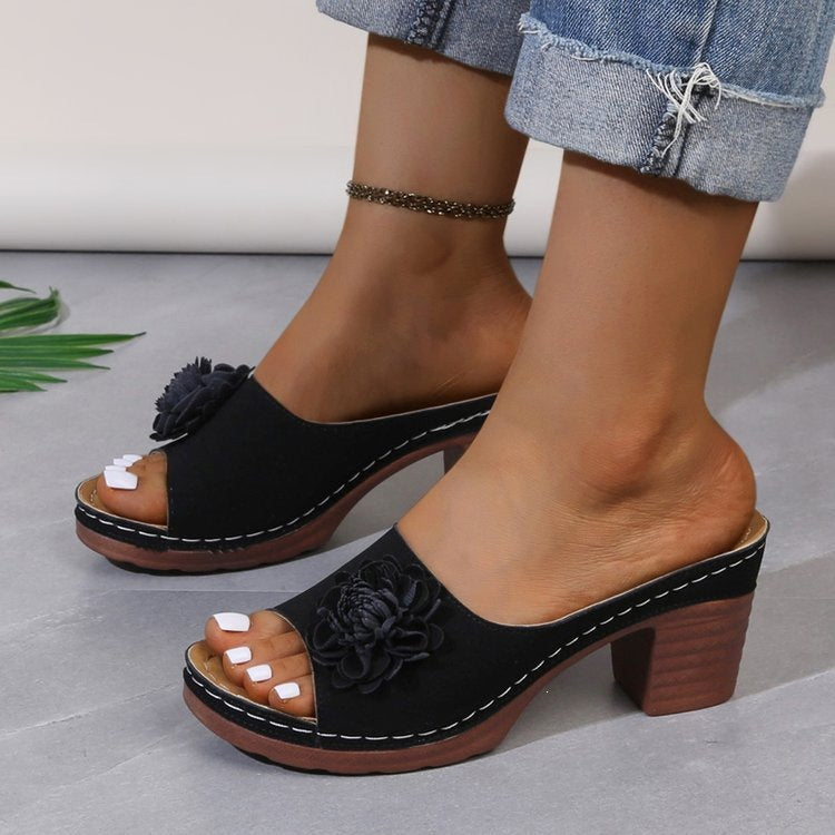 Damen Lederoptik-Peeptoe Mules mit Blütenapplikation und mittlerem Blockabsatz Shop Nory