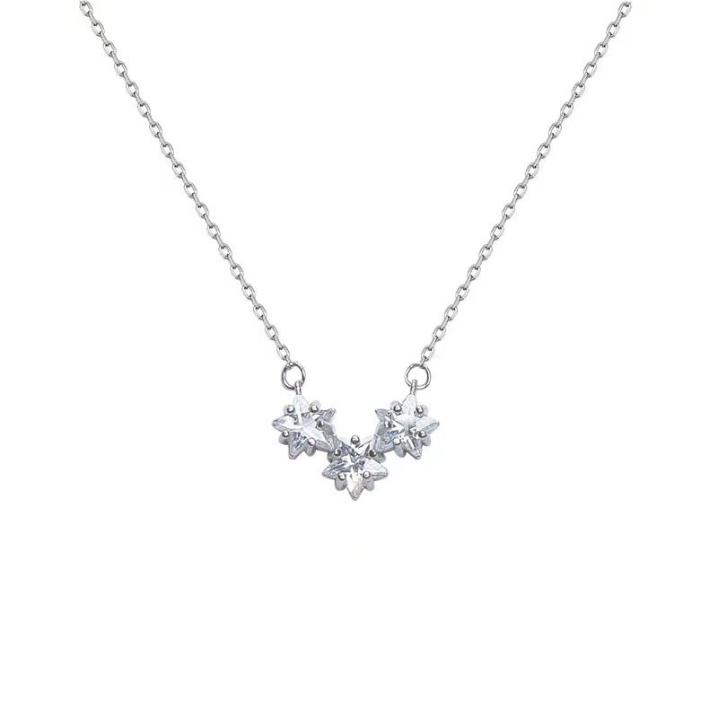 Damen Halskette mit floralem, funkelndem Anhänger Shop Nory