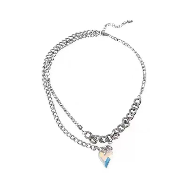 Damen Halskette mit innovativem Herzanhänger und funkelnden Zirkonia Shop Nory