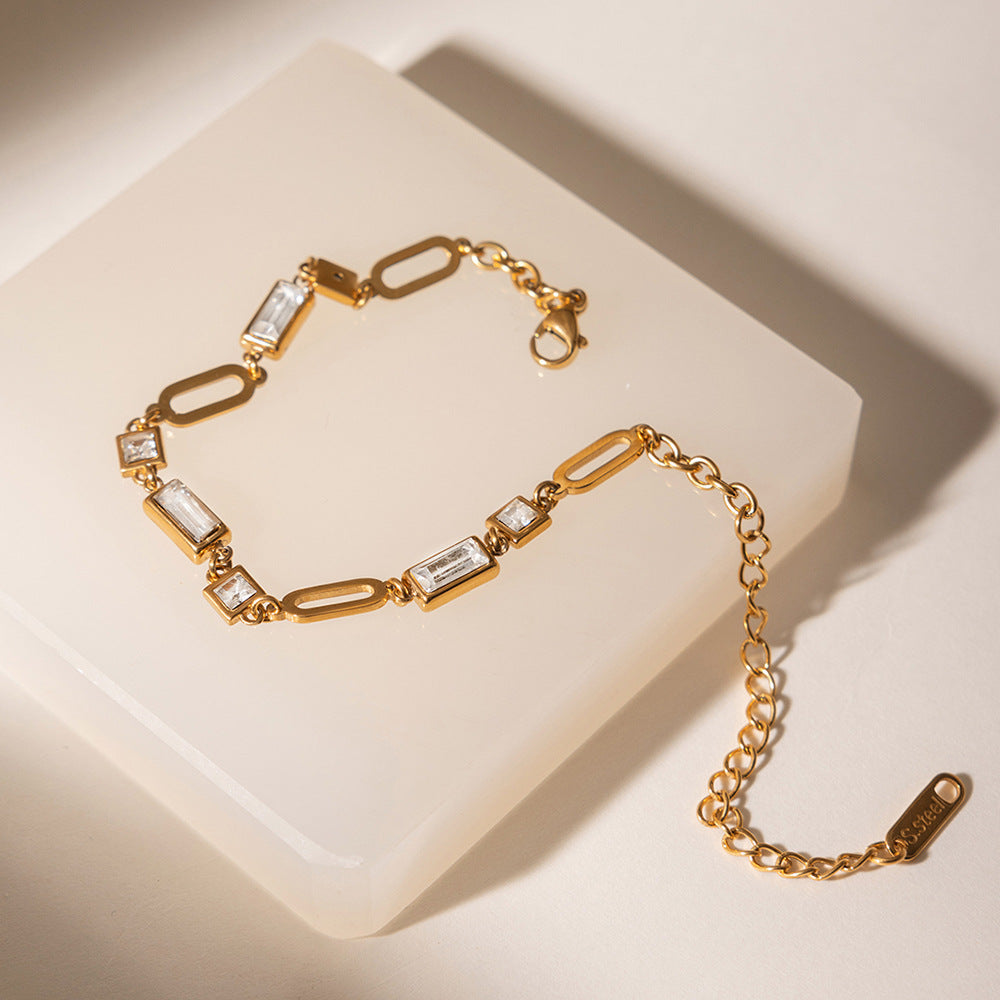 Damen Armband mit funkelnden Kristallen und verstellbarem Edelstahl-Design Shop Nory