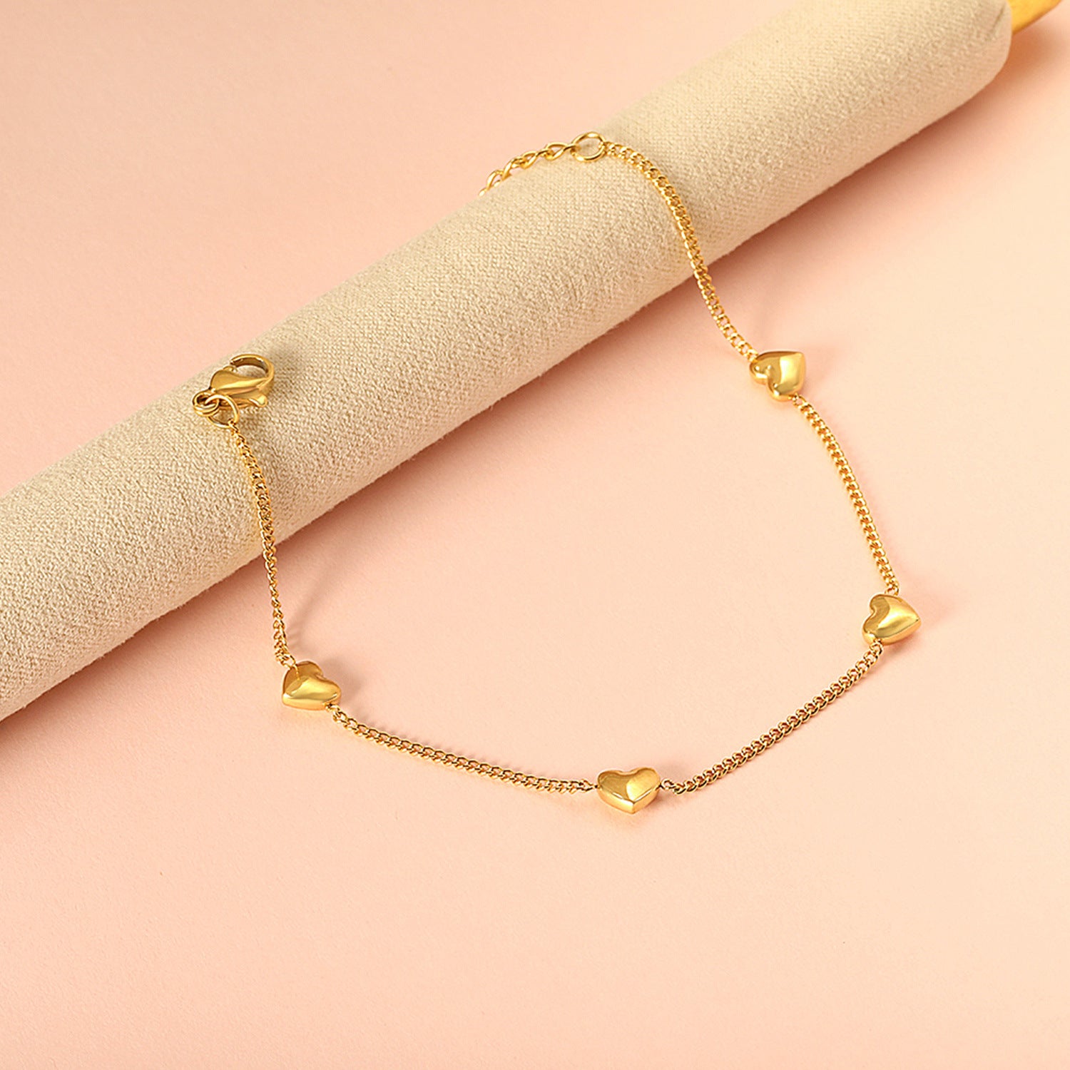 Damen Armband mit herzförmigen Anhängern und hoher allergiefreier Qualität Shop Nory