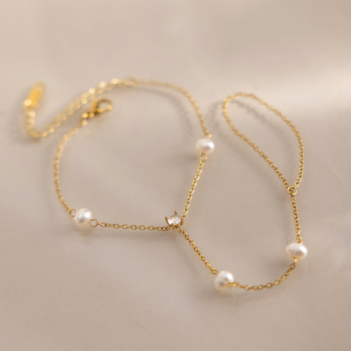 Damen Armband mit Kristallen und hypoallergener Edelstahlkette Shop Nory