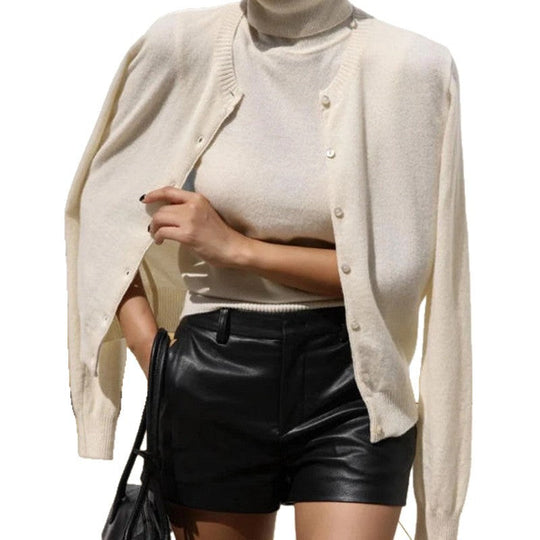Damen Strickoberteil mit eleganter Knopfleiste und modernen Details