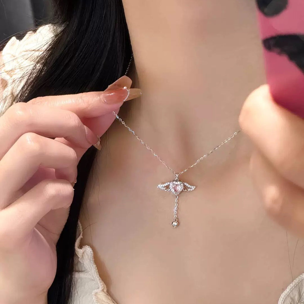 Damen Halskette mit elegantem Engel-Anhänger und funkelnden Zirkonia Shop Nory