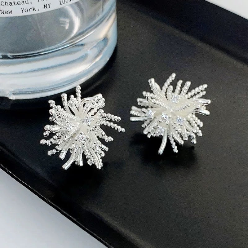 Damen Ohrstecker im auffälligen, stilvollen Design Shop Nory