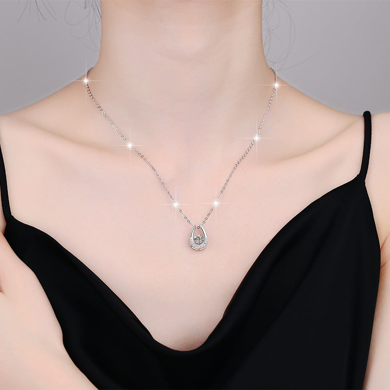 Damen Halskette mit funkelndem Kristall-Anhänger und eleganter Detailgestaltung Shop Nory