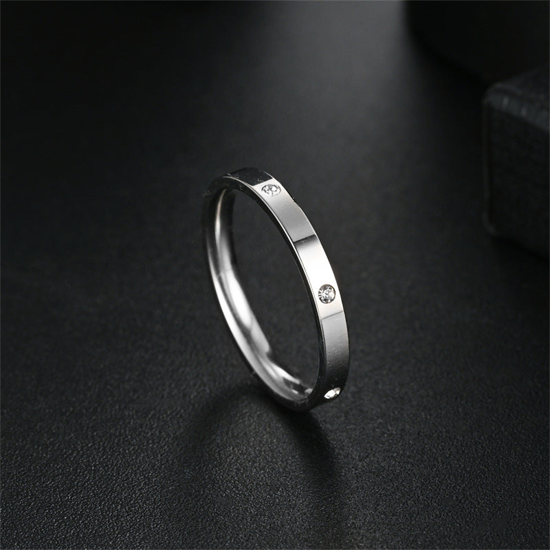 Damen Ring mit funkelnden Zirkonia-Besätzen und eleganter Hochglanz-Oberfläche Shop Nory