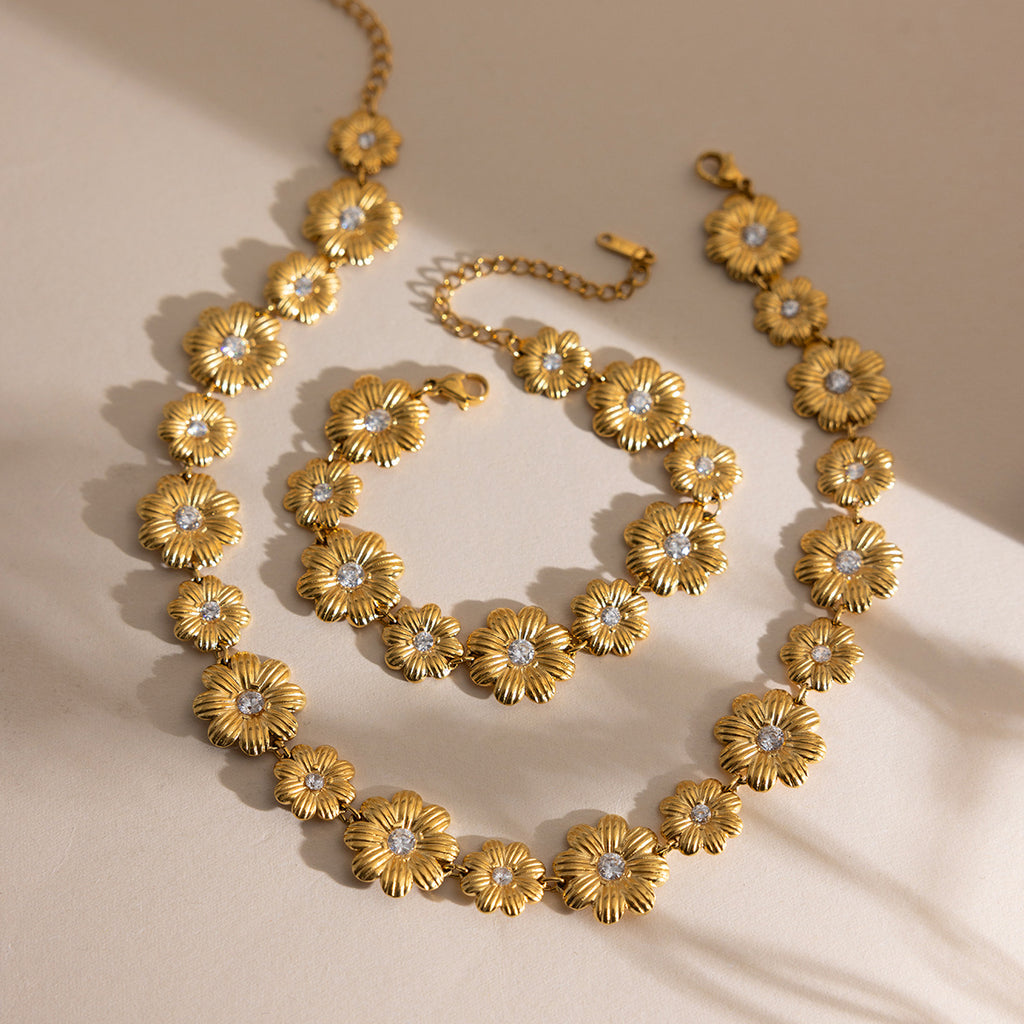 Damen Halskette mit floralem Design und funkelnden Zirkonia Shop Nory