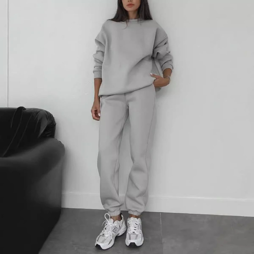 Damen nan minimalistisches Cozy-Set aus schwerer French‑Terry mit weitem Rundhals-Pullover und gerader Jogginghose Shop Nory