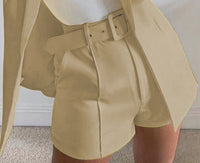 Khaki-Shorts + Gürtel