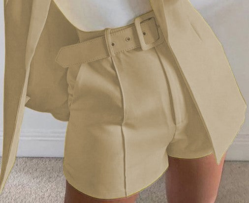 Damen Zweiteiliges maßgeschneidertes Blazer‑Set mit hochtaillierten Shorts und Gürtel Shop Nory