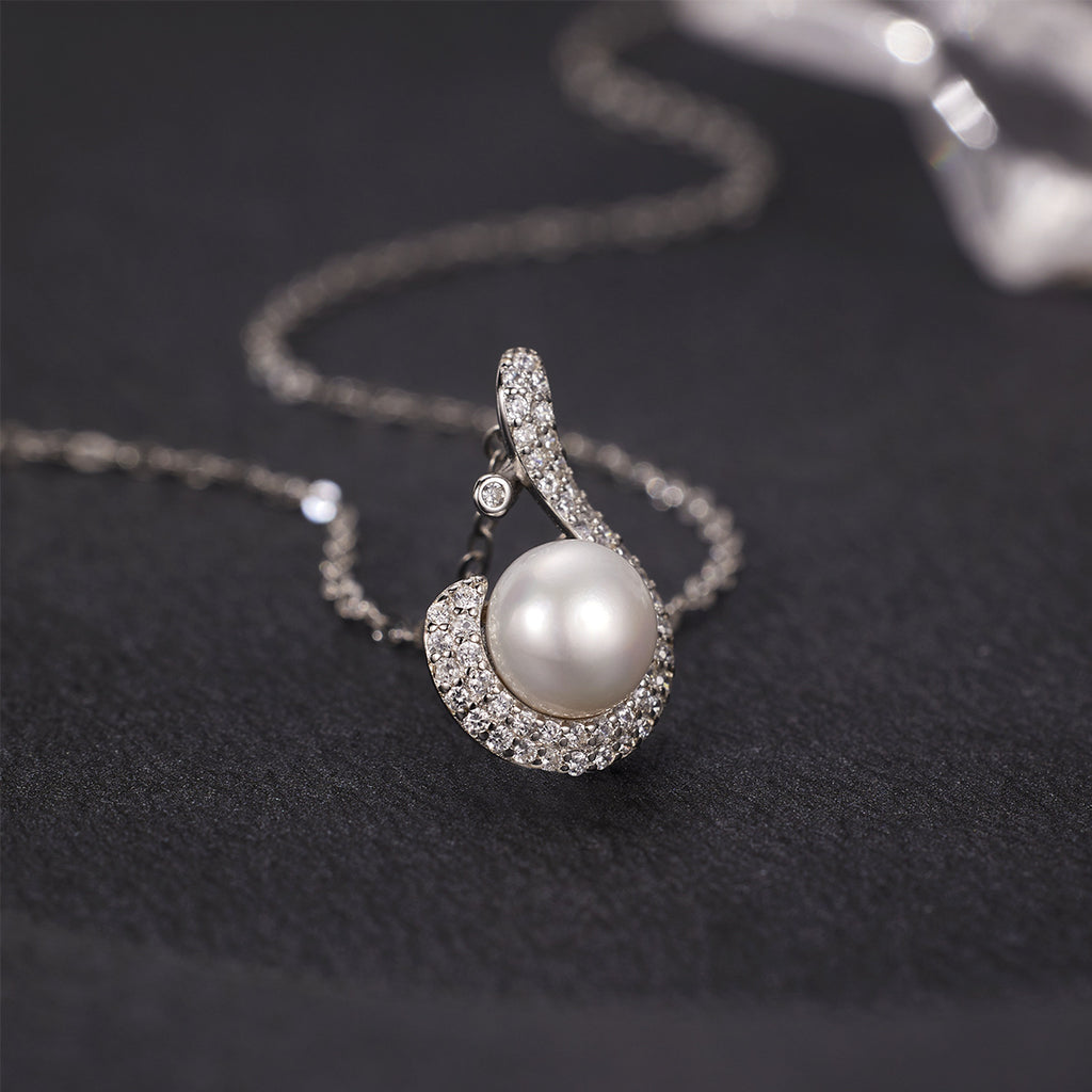 Damen Halskette mit elegantem geschwungenen Anhänger und Perle Shop Nory