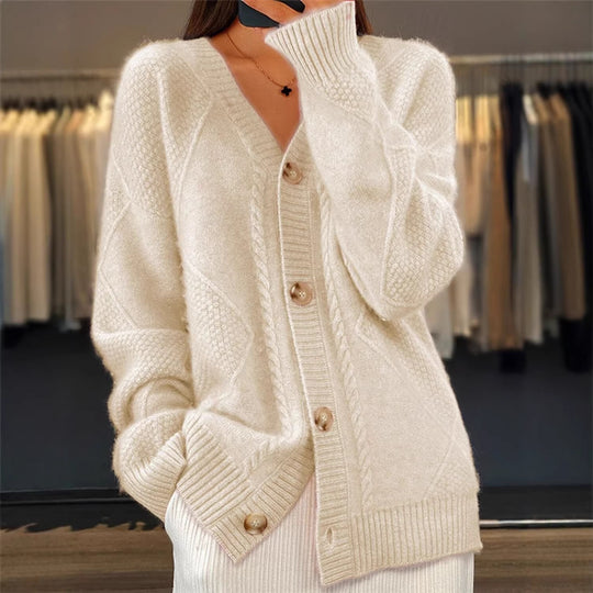 Damen Oversize Strickcardigan mit Zopfmuster V-Ausschnitt und Perlmuttknöpfen Shop Nory