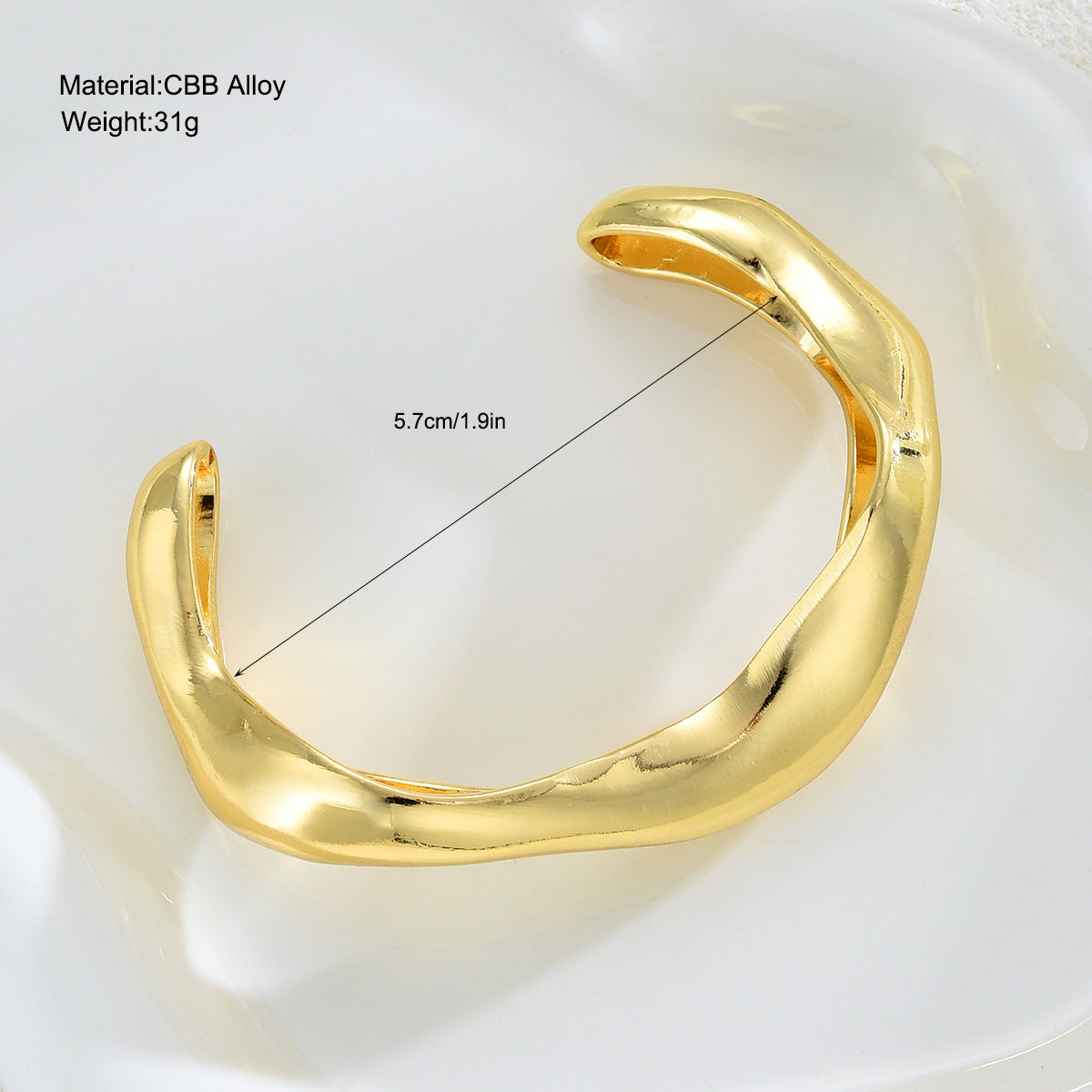 Damenarmband mit geschwungenem Design und elegantem Finish Shop Nory