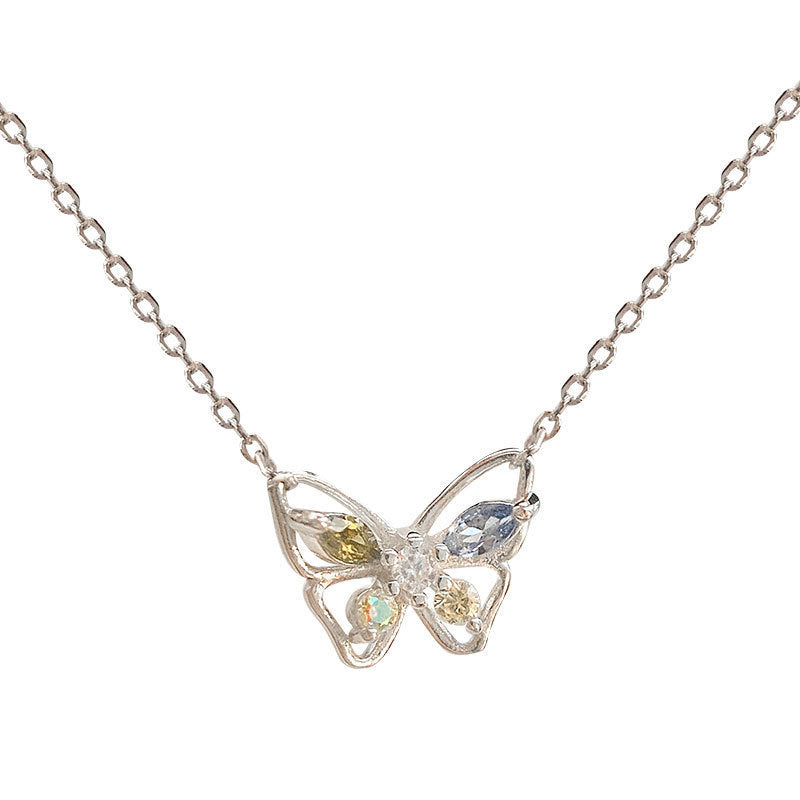 Damen Halskette mit filigranem Schmetterlingsdesign und funkelnden Steinen Shop Nory