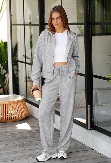 Damen nan zweiteiliges Lounge-Set mit Kapuzenjacke Reißverschluss und weiter Hose mit hohem Bund aus Sweatstoff Shop Nory