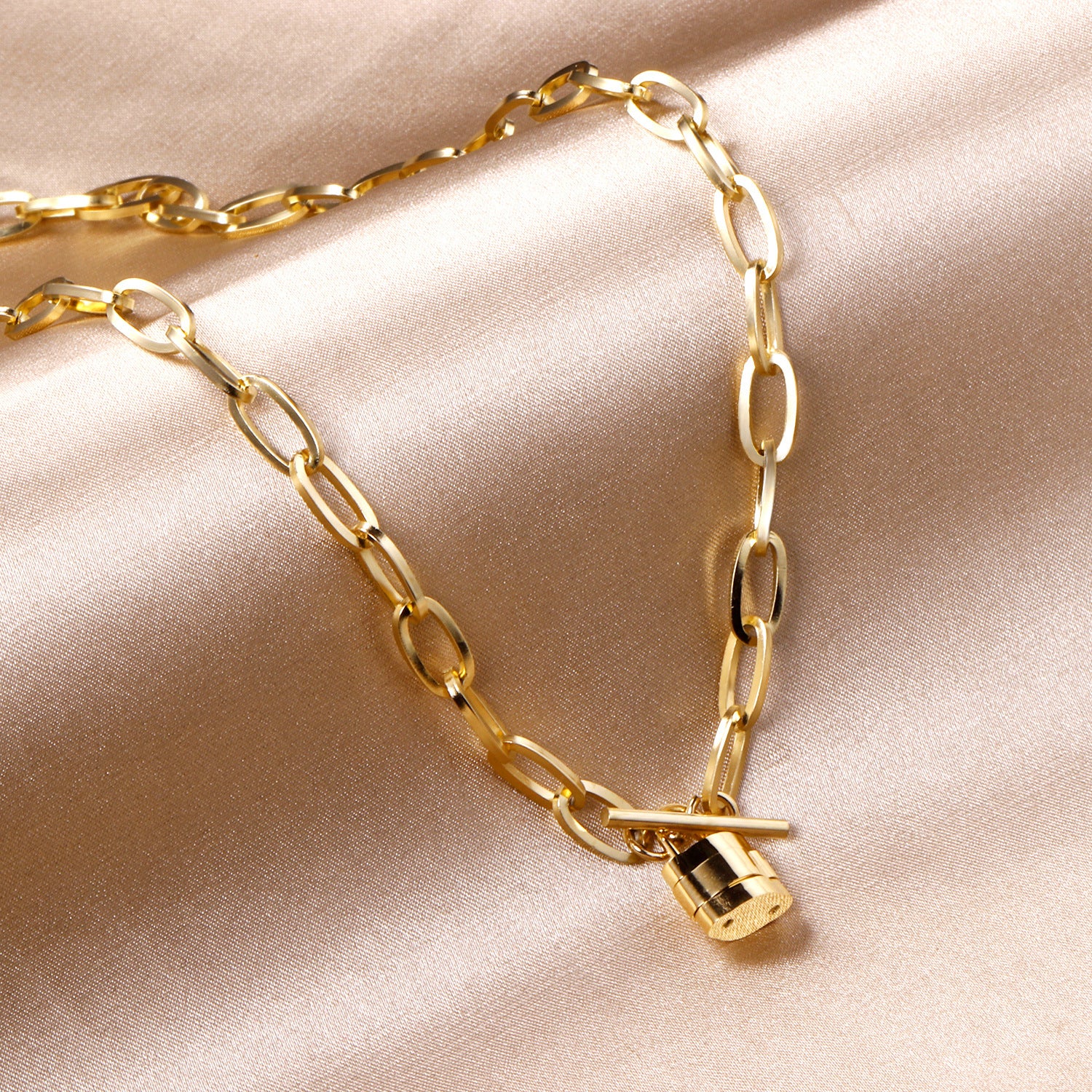 Damen Edelstahl Kette mit herzförmigem Anhänger und elegantem Toggleverschluss Shop Nory