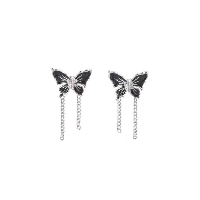 Damen Ohrstecker mit kunstvollem Schmetterlingsdesign und filigranen Kettendetails Shop Nory