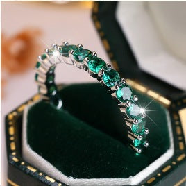 Damen Ring mit funkelnden Zirkonia in eleganter Fassung Shop Nory