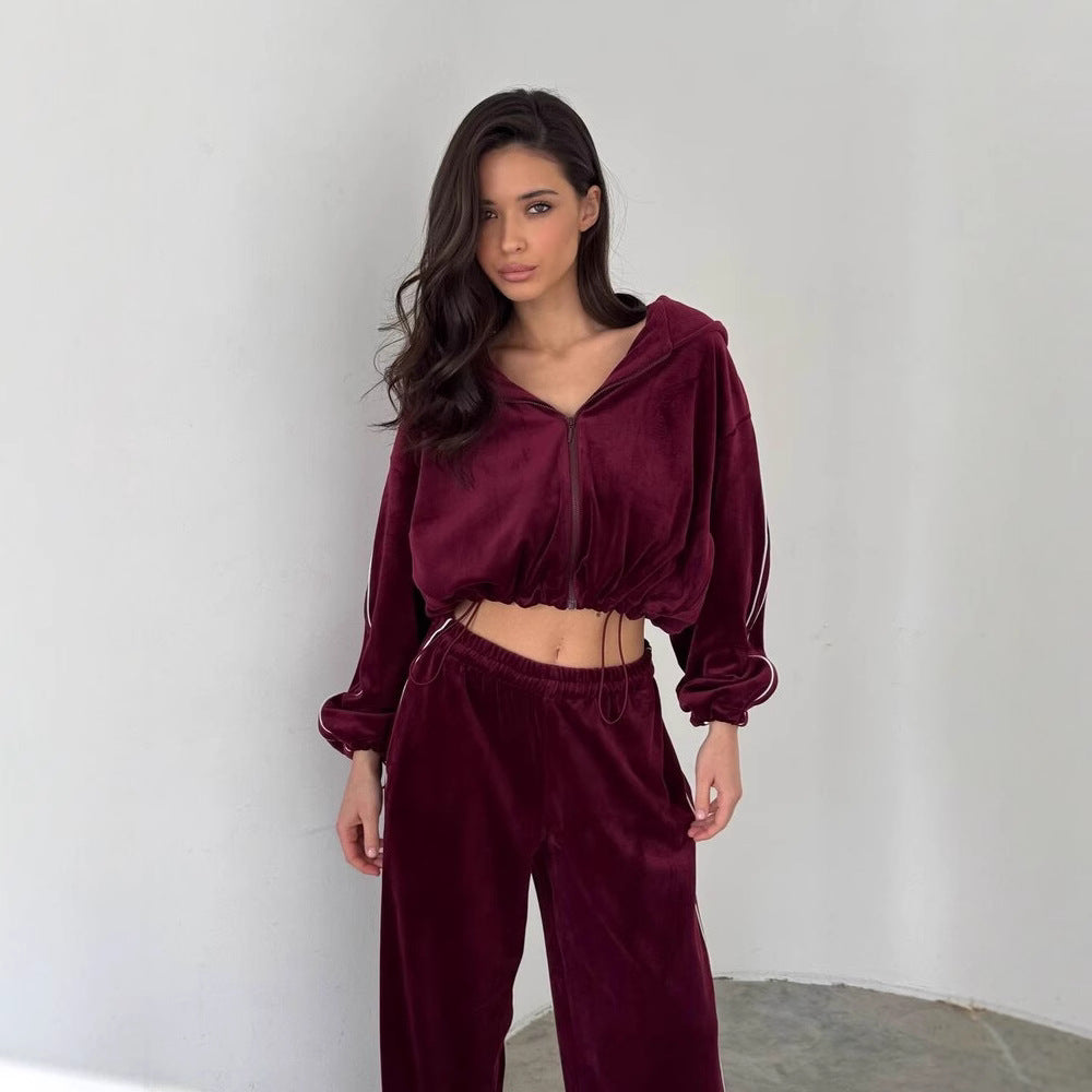 Damen dreiteiliges Samt-Lounge-Set mit Bandeau-Top, Kapuzen-Zipjacke und weiter High-Waist Palazzo-Hose Shop Nory