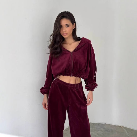 Damen dreiteiliges Samt-Lounge-Set mit Bandeau-Top, Kapuzen-Zipjacke und weiter High-Waist Palazzo-Hose Shop Nory