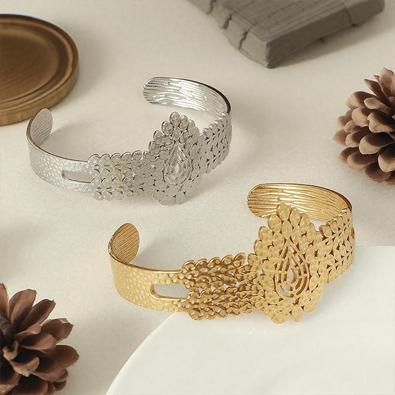 Damen Armreif mit kunstvollem, skulpturalem Design Shop Nory