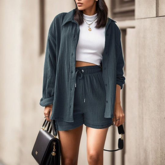 Damen lässiges Sommeroutfit bestehend aus Kurzarmbluse und bequemen Shorts Shopnory