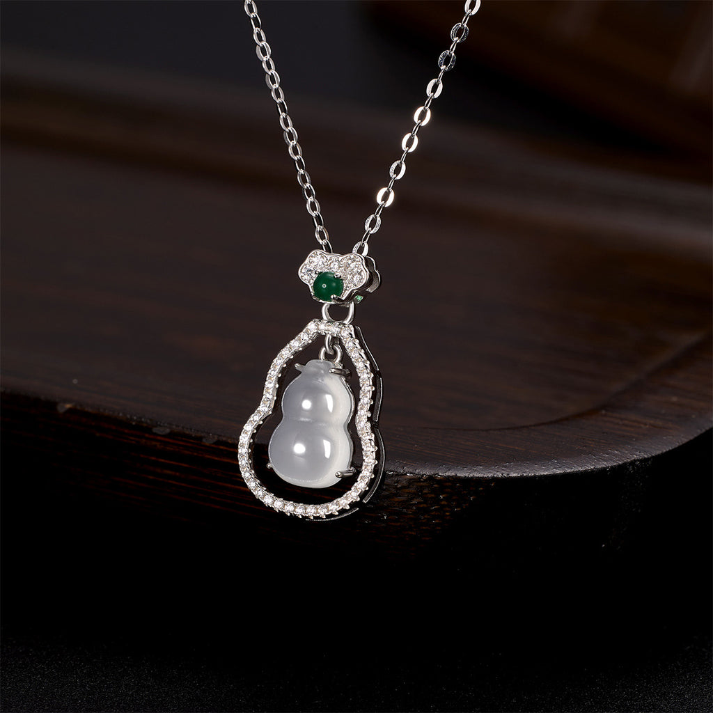 Damen Halskette mit kunstvollem Buddha-Anhänger und strahlenden Zirkonia Shop Nory