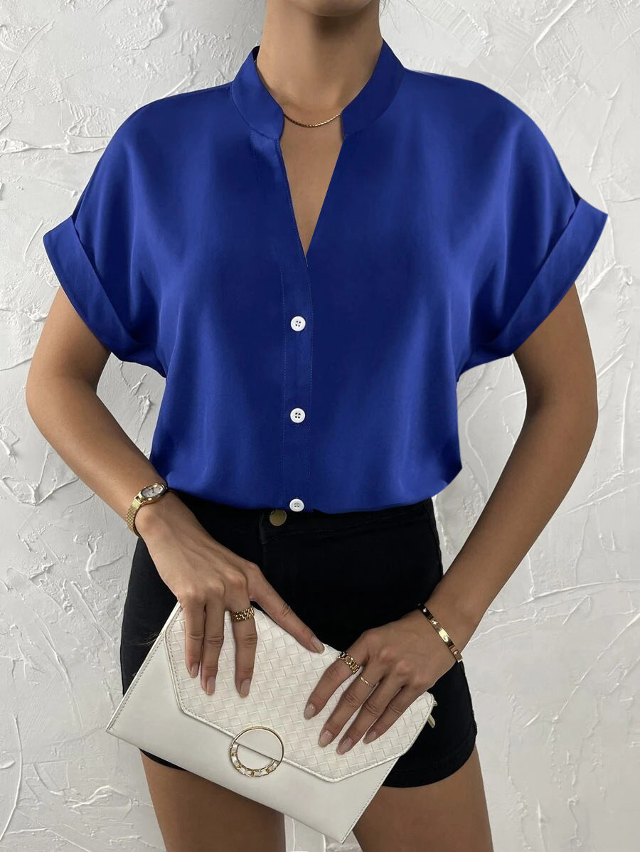 Damen Elegante Kurzarmbluse mit Stehkragen und subtilen Knopfdetails