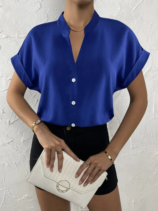 Damen Elegante Kurzarmbluse mit Stehkragen und subtilen Knopfdetails